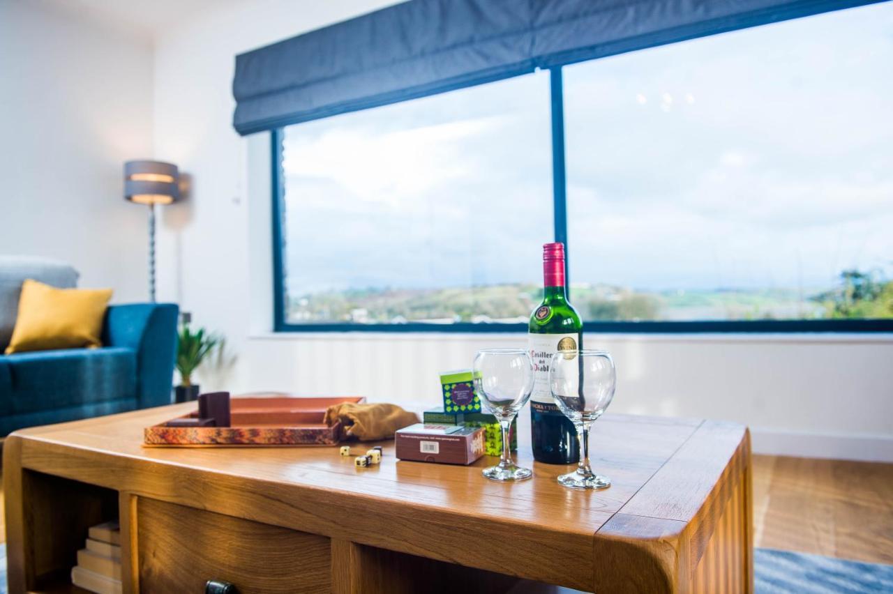 York Lodge- Spacious 3 Bed Bungalow With Wonderful Estuary Views Лохарн Экстерьер фото