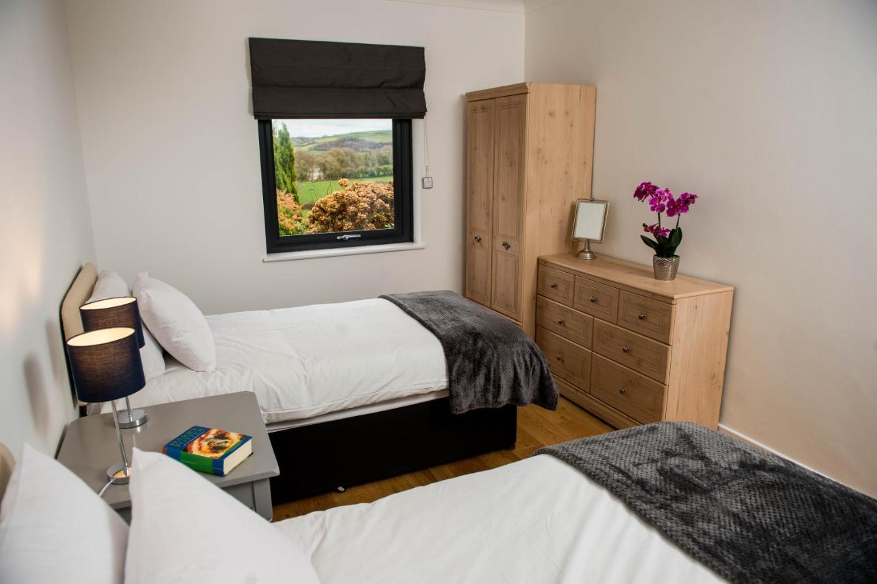 York Lodge- Spacious 3 Bed Bungalow With Wonderful Estuary Views Лохарн Экстерьер фото